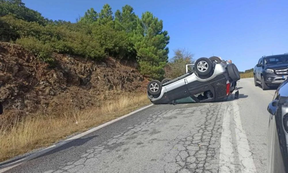 Θεσσαλονίκη: Τούμπαρε αυτοκίνητο στην Εθνική Οδό Θεσσαλονίκης – Νέων Μουδανιών